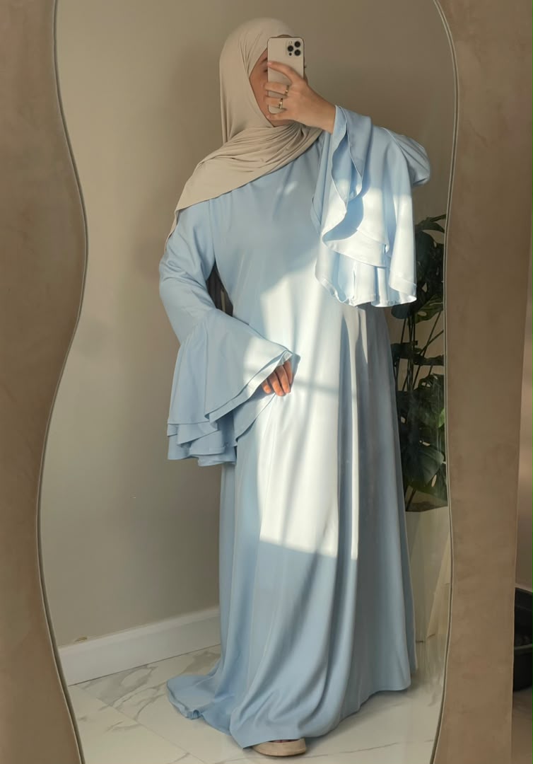 Robe lydia