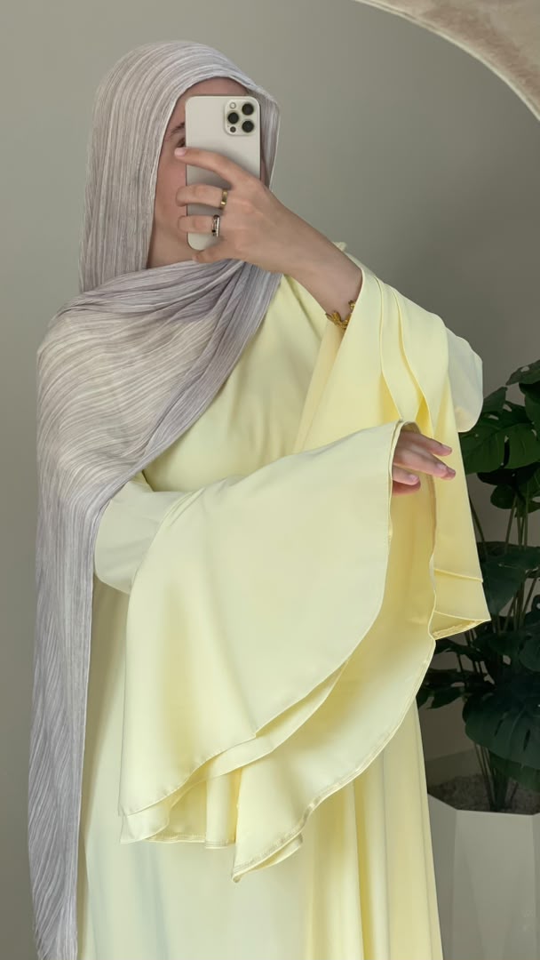Robe lydia